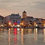 Apartment In With Terrace, Air Conditioning, Wifi, Dishwasher, Pool 4932-2 Vodice