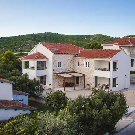 In With Terrace, Air Conditioning, Wifi, Dishwasher, Pool 4932-2 Appartamento