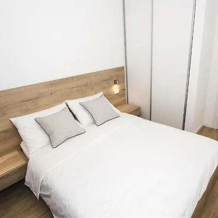 In With Terrace, Air Conditioning, Wifi, Dishwasher, Pool 4932-2 * Vodice