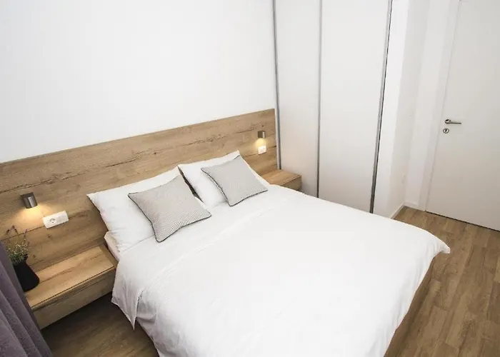 In With Terrace, Air Conditioning, Wifi, Dishwasher, Pool 4932-2 * Vodice