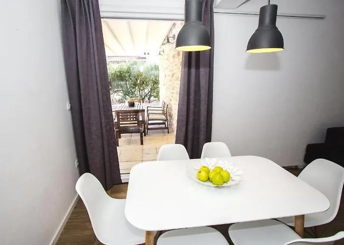 In With Terrace, Air Conditioning, Wifi, Dishwasher, Pool 4932-2 Apartamento Vodice